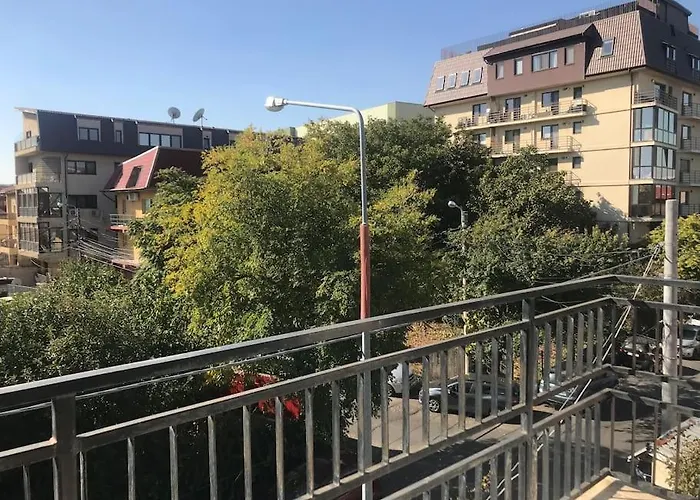 Lovely Apartment In Villa In Bucureşti