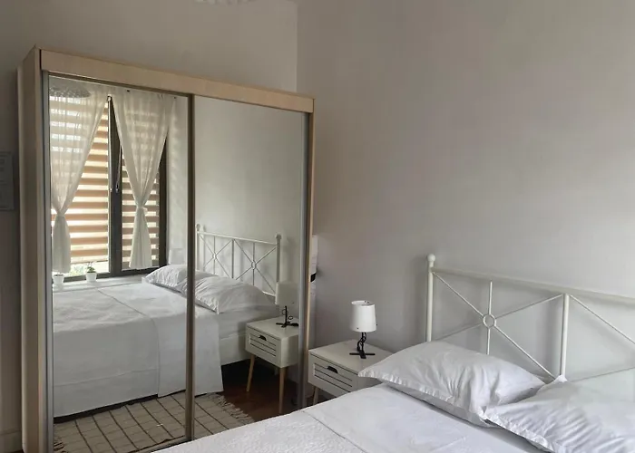 Lovely Apartment In Villa In Bucureşti